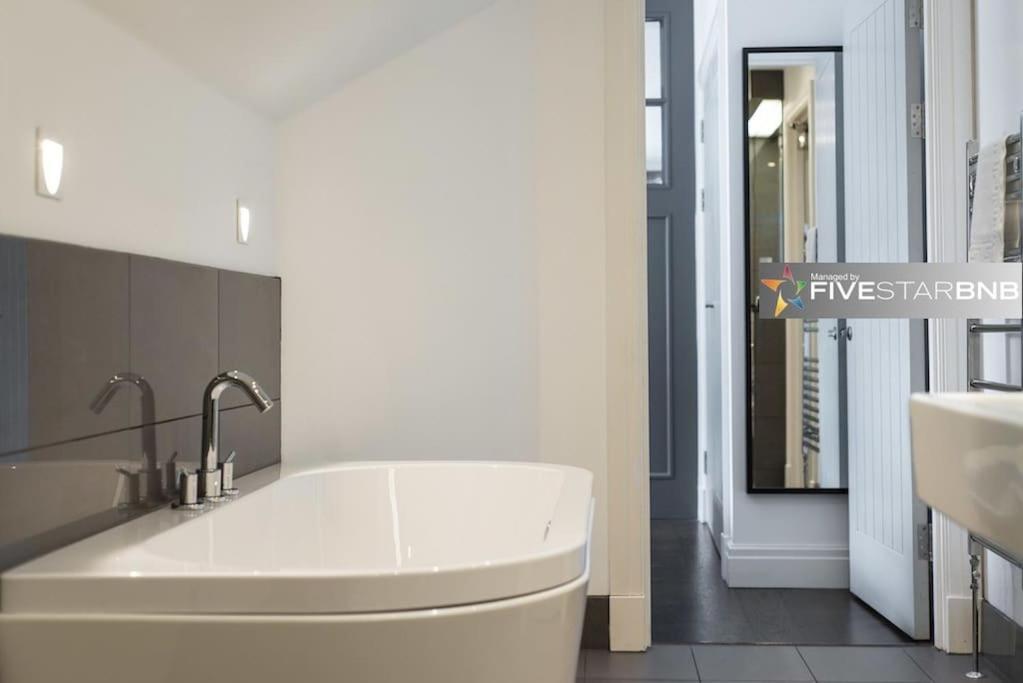 Cool Urban Apartment With Stunning Castle Views EDI Eksteriør bilde
