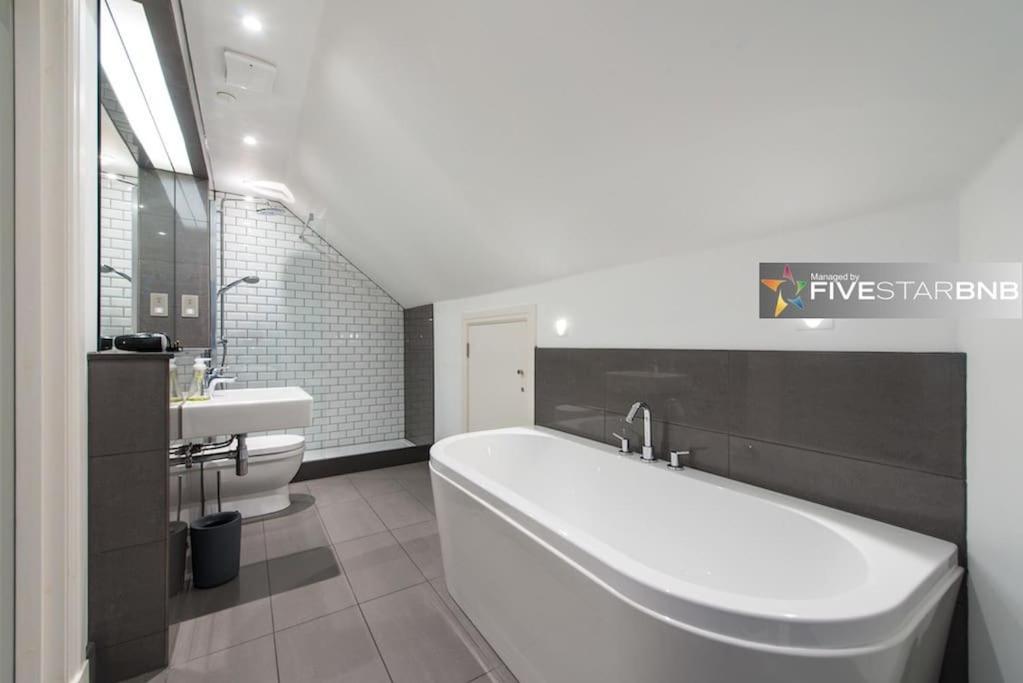 Cool Urban Apartment With Stunning Castle Views EDI Eksteriør bilde